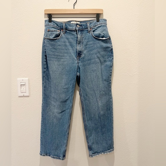 ABERCROMBIE & FITCH Ultra High Rise Ankle Straight Jeans Medium Wash 30XS - Picture 6 of 9